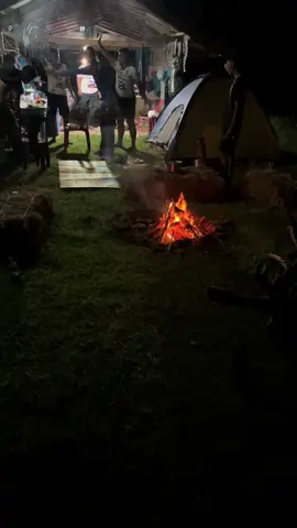 แคมปิ้งกลางทุ่งนากับเพื่อนรู้ใจ🫂 #ชีวิตมัธยม #เพื่อน #แคมป์ปิ้งบ้านสวน🏡🌾