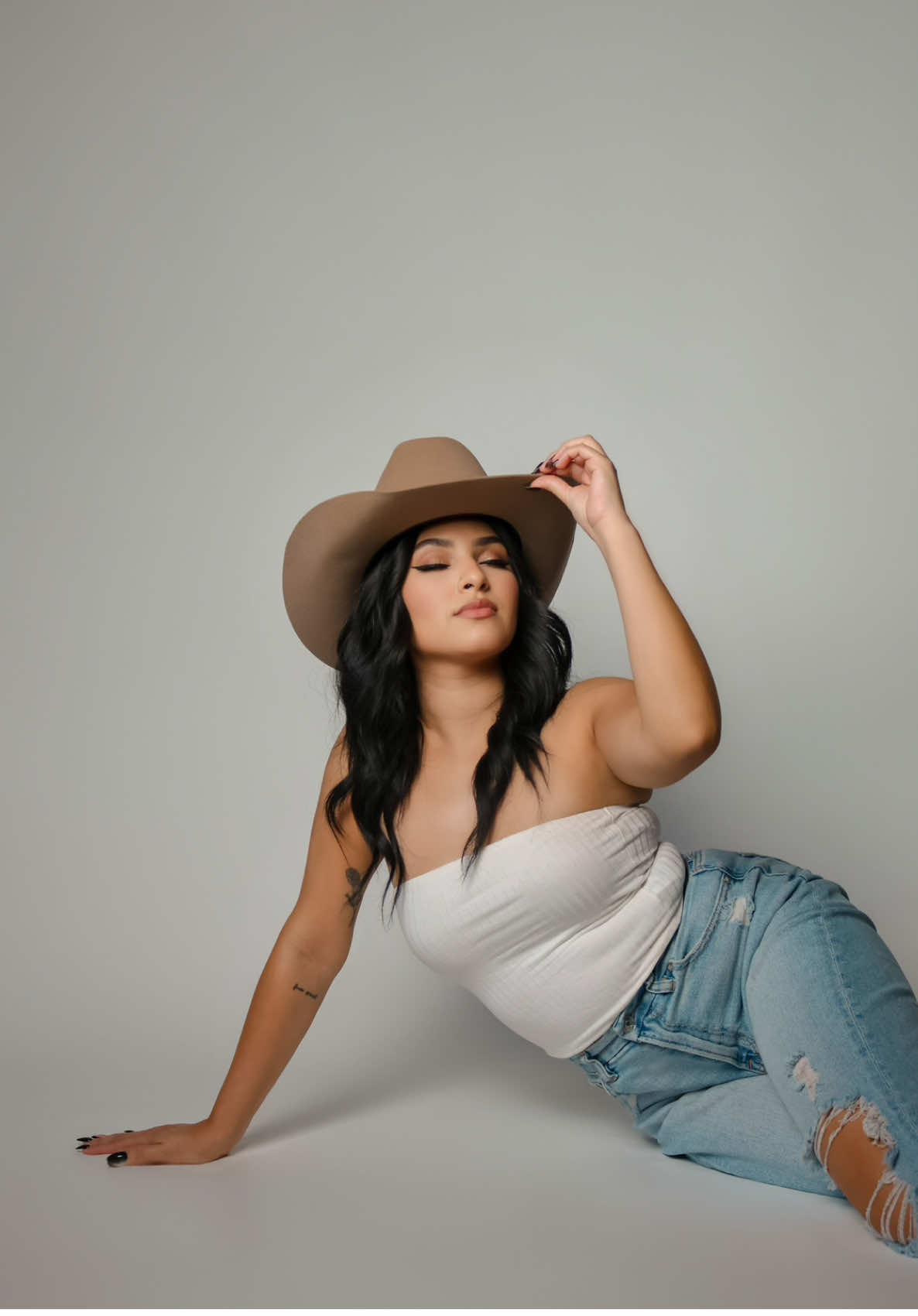 We love a western shoot🤍🐎  @Shay A  . . . #westernstyle #westernfashion #westernfashioninspo #westernphotography #westernphotographer #cowgirl #cowgirlstyle #cowgirlfashion #cowgirlphotography #modelphotography #modelphotoshoot #birthdayphotoshoot #birthdayphotoshootideas #birthdayideas #photoshoot #photoshootideas #photoshootout #photoshootmakeup #outfitideas 