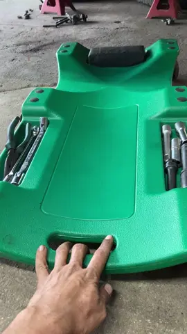 Trolley creeper lapik tidur semasa membuat kerja dibawah kenderaan#fyp #automotive #mekanik #abangpomen #pomenkampung #tiktokshop #suport #begkuning #tekanbegkuningsekarang👜 #terimakasih 