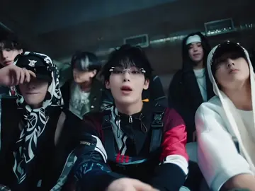 THIS NAVY HAIR SUNOO WITH GLASSES, HE’S SO COOL 😩😫 #sunoo #enhypen 