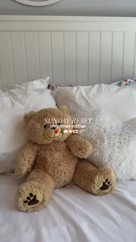 I already cant wait to fully decorate 🌲♥️ #resetwithme #reset #christmasaesthetic #christmassecor #sundayreset #resetroutine #christmasroomdecor 