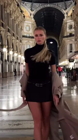 @Desiré Inglander outfit in Milan, Italy 🇮🇹 #desireinglander #model #influencer #italy #milan #holidays #vacation #outfit #outfitinspiration #style #fashion #mode #desireinglanderedit #edit #tiktok #desireinglanderbiggestfan #idol #fan #fanpage #fyp #foryou #pourtoi #devinelapersonne 