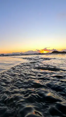 Ocean flow with a sunset glow ✨️  #ocean #sea #sunset #oregon #pnw #oregoncoast #explore #adventure #calm 