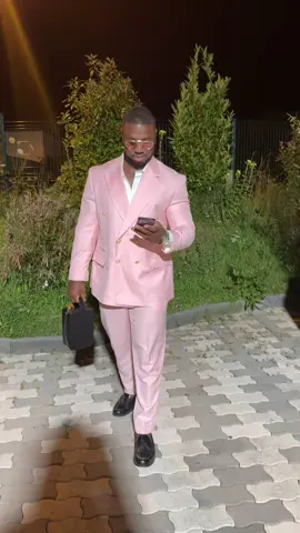 Jadore le rose 🥰 #pourtoi #foryoupage #suit 
