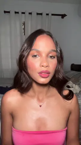 Mi peor maquillaje perooooo🤣🤣🤣🤣 use la base mas clara todo malllll🤣🤣😭