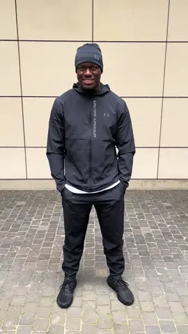 Nouveau survêtement Under Armour  disponibles# chez Official Lausanne #UnderArmour #Survêtement #Caps #officialperformance #newdrop #sportwear #lausanne @YvesKavula