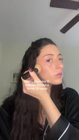 Love this trend @Greta 🩷 💄 Taking the extra 10 minutes to have a better 10 hours! #beauty #MakeupRoutine 