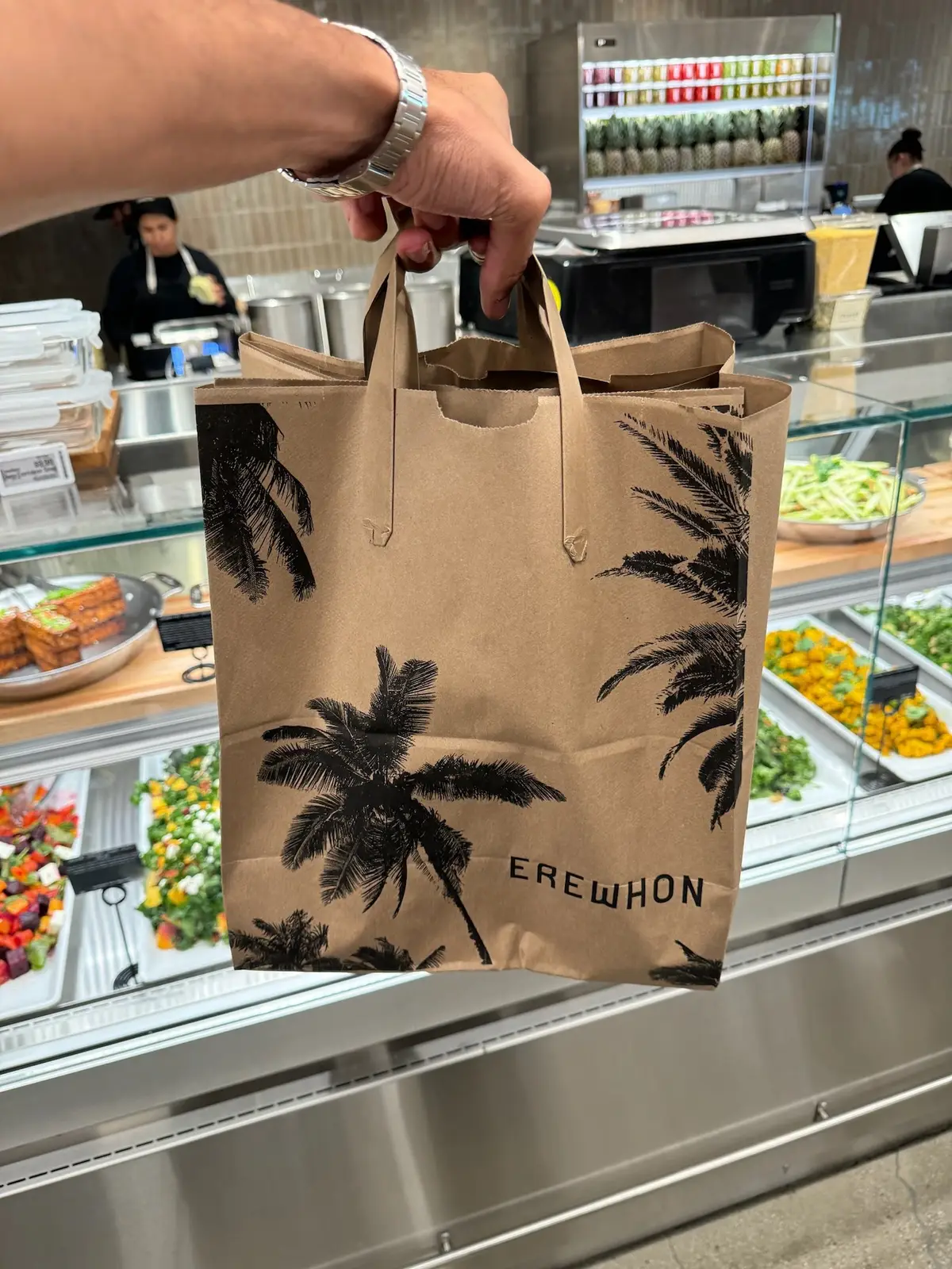 In need of some Buffalo cauliflower rn 🙂‍↕️ #erewhon #erewhonhaul #haileybibersmoothie 