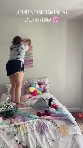 Organizing and cleaning my daughters room 🌸  #mom #momlife #kid #kids #kidsoftiktok #parent #parents #parentsoftiktok #MomsofTikTok   