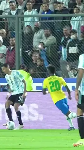 🫣🫣 #viral #football #di maria #vinicius #nutmeg
