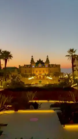 Just take a little walk with my gussie boy such a lovely weekend night 🥰 #sugardad #fyp #lovely #night #sugarbaby 