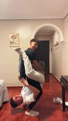 Jajajajajajajajaj un poquito de bongos @alvarojurado #pareja
