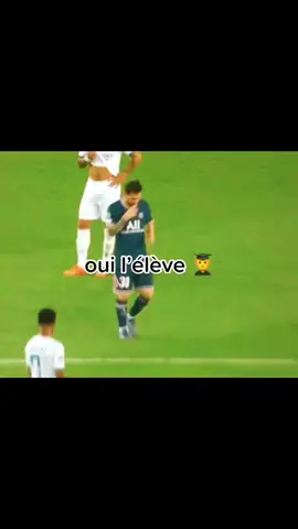 عندما يتفوق التلميذ على أستاذه  #goat🐐 #foot #ballondor #barcelone #realmadridfc #fypシ #france #argentina #كلاسيكو_الأرض #برشلونة #messi #ronaldo #football #mauritanie🇲🇷nouakchott #senegal  @عاشق الكرة 😍⚽️ 