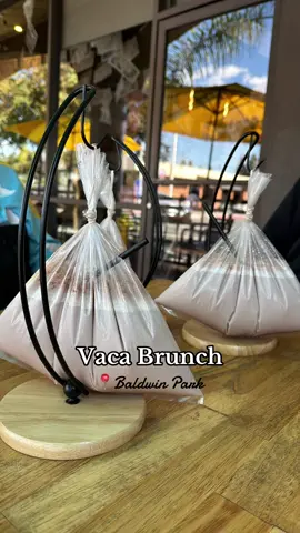I went to the best brunch place! Chocomil en bolsa, chilorio con papa, and fresas con crema waffles 😍😮‍💨 Everything 10/10 @Vaca Brunch #mexicantiktok #mexicanbrunch #brunchplaces #losangeles #musttry #foodtiktok 