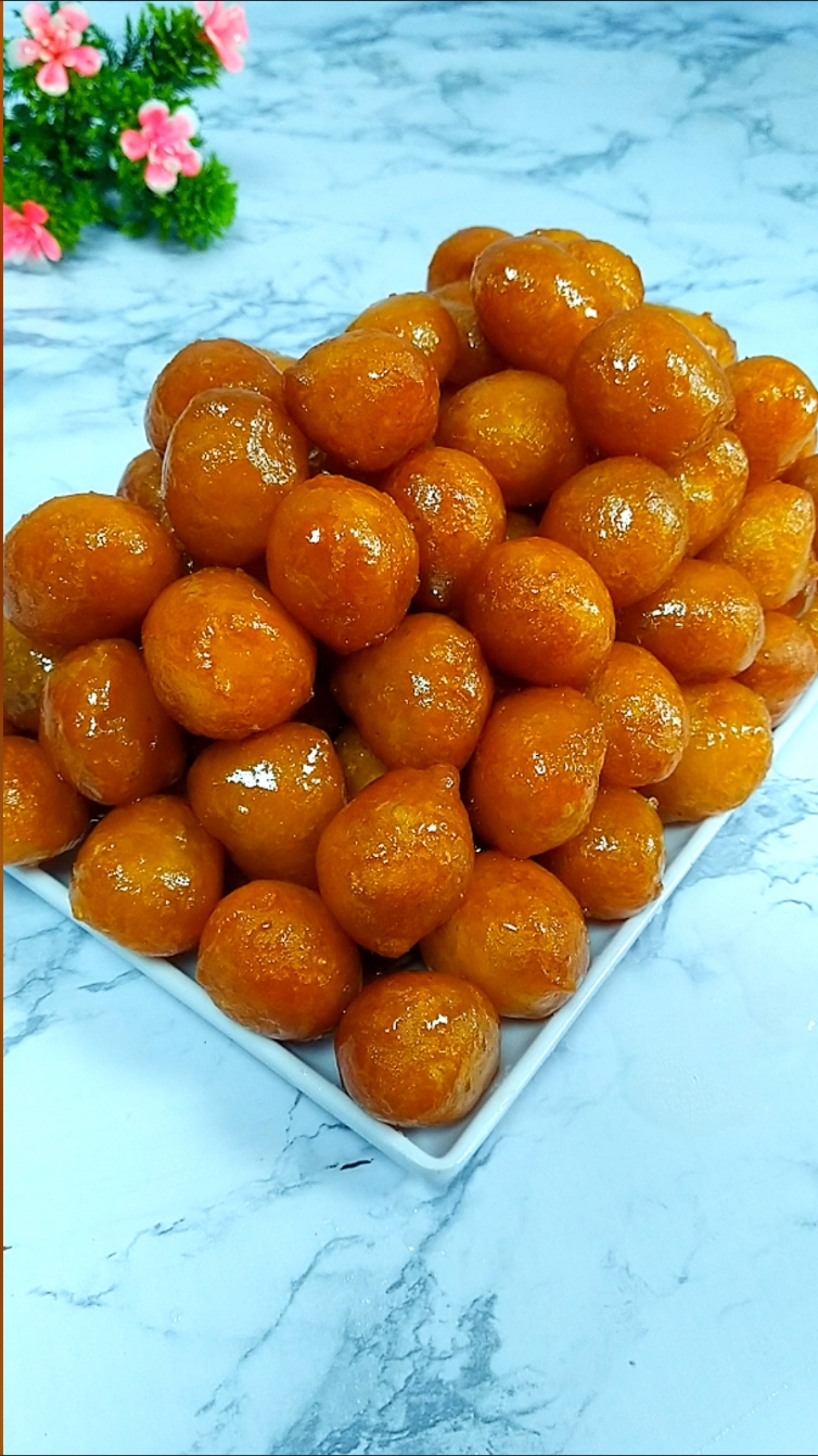 الرد على @user6274984791757 لو لسه معملتيش البقلاوه ولقمه القاضي بالطريقه دي اكيد فاتك كتيررر روووعه مقرمشه كن بره ودايبه من جوا #لقيمات #لقمه_القاضي #العوامه #لقمه_الباشا #تيك_توك #حلويات_سريعه #ترند #رمضان_كريم 