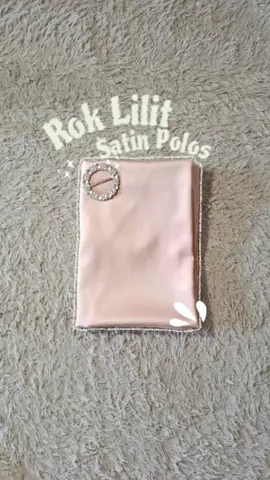 Yang bingung nyari bawahan buat baju kepesta, nihh aku rekomendasiin rok lilit yg cocok dipake diacara formal/non formal sekalipun💕⁉️ #roklilit #rokpolos #roklilitmurah #roksatin #fypviralシ #bawahanwanita 