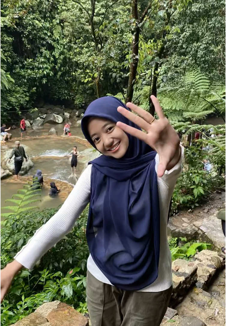 Berhentilah meragukan dirimu sendiri dan mulailah mencintai dirimu dengan tulus.#bocil #semangat #💙 
