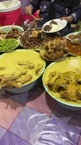 vide mentahan makan nasi gudek dan opor ayam kampung #mentahan #fypシ #fyp #fypシ゚viral #2024 #kulinertiktok #videomentahan #semarang #padahariini #kulinerindonesia #makan #makananviral 