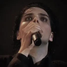 #GERARDWAY 🦇 absolutely obsessed w his eyeliner - #mcr #mychemicalromance #edit #foryou fake everything