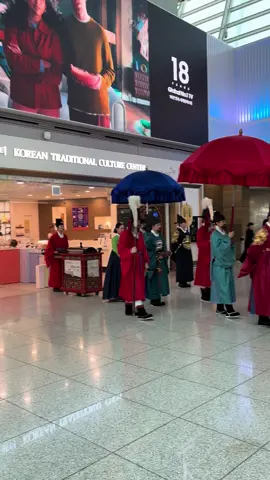 Step into the Past: The Walk of the Royal Family Location: Third Floor, Duty-Free Zone, Terminal 1 (from Gate 16 to the Korean Traditional Culture Experience Center–East) Experience a unique event that brings history to life at the airport. 