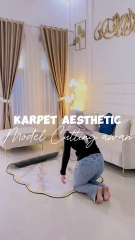 Kamu mau rumah keliatan mewah ? Jangan skip pengunaan karpet di ruang tamu . Karpet bahan polyester ini mudah dibersihkan , ketebalan di 0,5 . untuk duduk sudah nyaman . #karpetaesthetic  #karpetmurah 