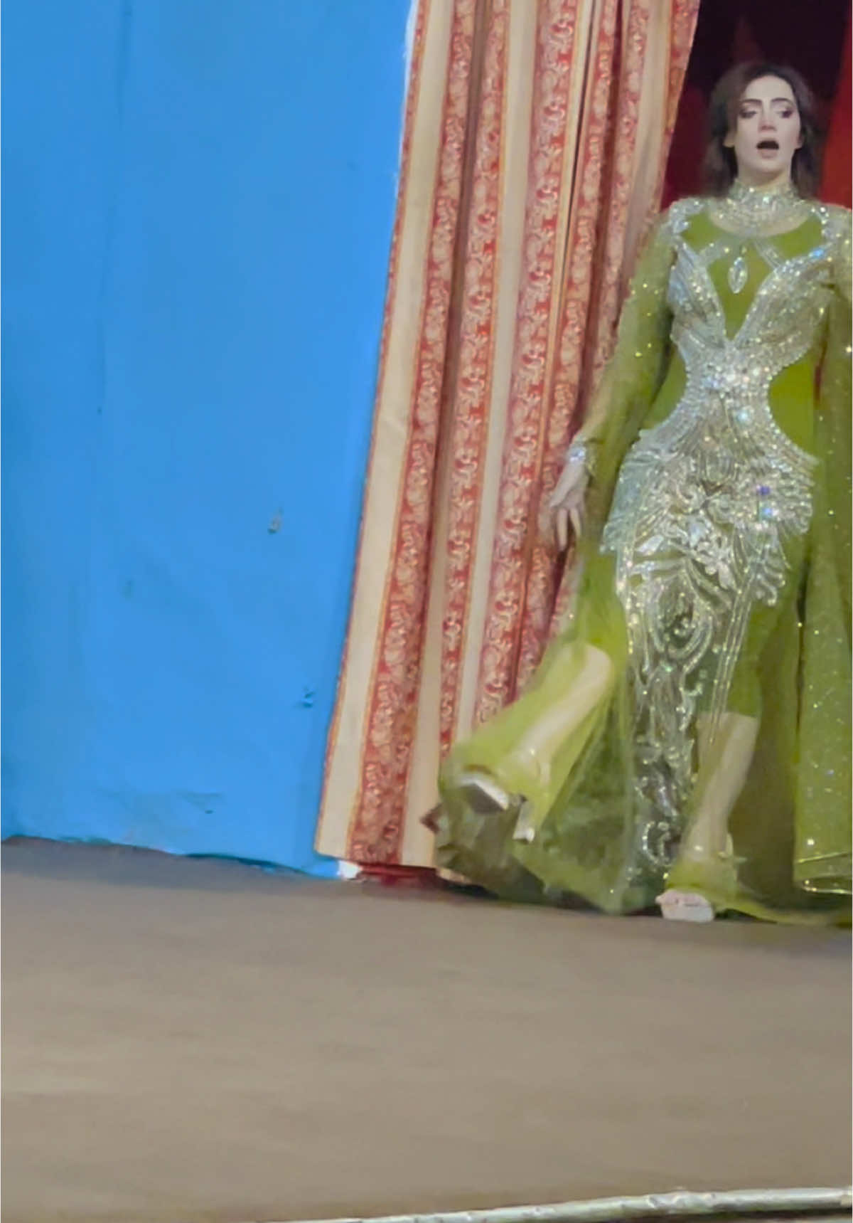 #HD #Zara_khan_Entry🔥🔥 mehfil theater Lahore #foryoupageofficial💚💙 #viweslikeproblem🙏tiktoteam #Viraltiktok🔥🔥  @Zara Khan🧿🧿🧿 