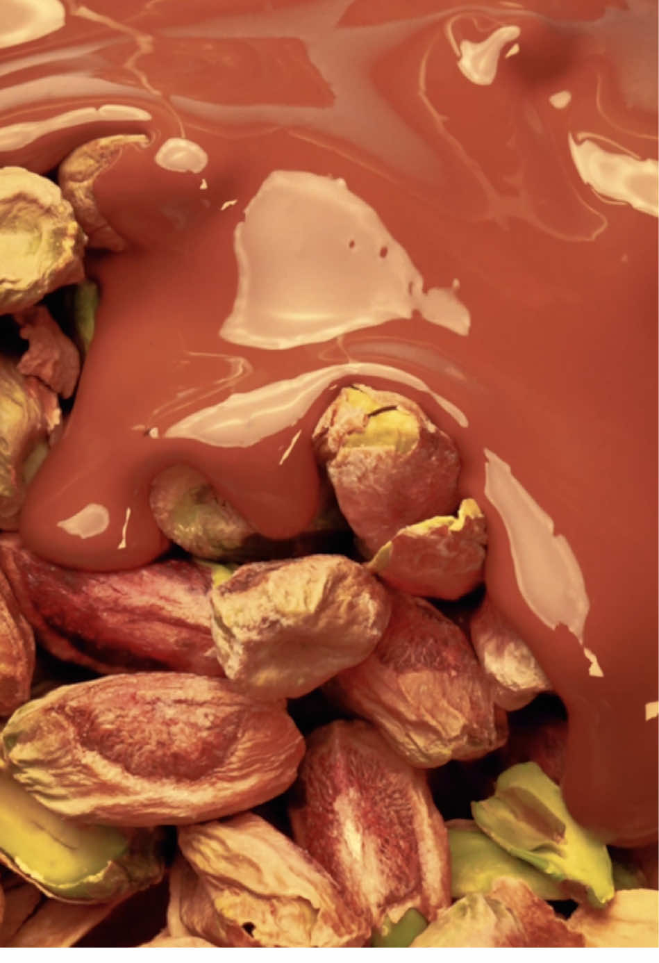 The flavor fusion everyone’s hooked on: Can’t Get Knafeh of It. Stuffed with pistachio, tahini paste, and crispy knafeh for that extra crunch! 🤩 #FixDessertChocolatier #OfficialFIX #DubaiViralChocolate #DubaiChocolate