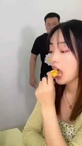Anh nhân viên vui tính #xuhuong #viral #asrm #taphoaanvat #anvat #tiemtaphoa