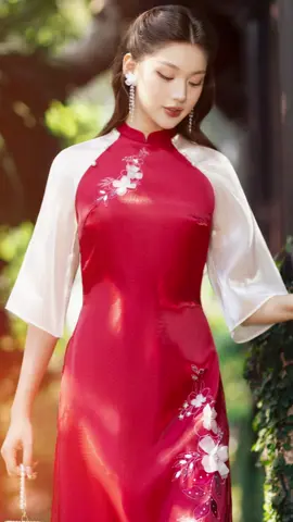 Tà áo dài Tuyết Sương lung linh trong nắng mai #aodai #aodaitruyenthong #econice #xuhuongtiktok2024 #viral