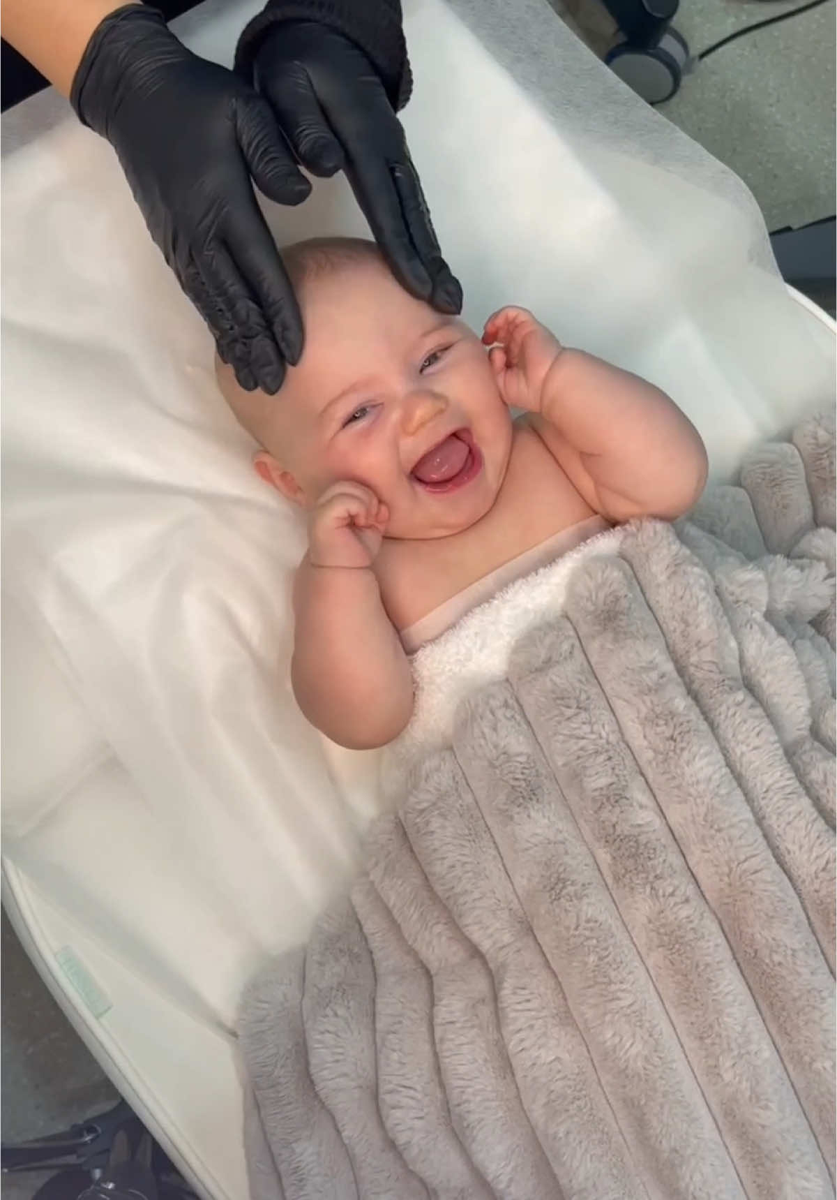 Back with another baby massage 💞 #baby #viral #trending 