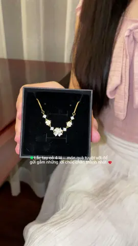 Hãy dành tặng người thương món quà ý nghĩa nhất nhé 🥰🍀  #jewelry #baongocjewelry #quatang #quatangnguoiyeu #quatangynghia #quatangtinhte #quatangbangai #quachonguoiyeu #phukien #trangsuc #trangsucbac #lactay #lactaynu #lactaybac #vongtay #vongtaynu #vongtaybac #vongtayco4la #lactayco4la #fyp #viral #xuhuongtiktok #xuhuong #thinhhanhtiktok #trending 