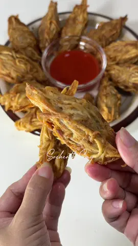 កូននាងរឺត្រាវខ្ចប់សាច់ជ្រូកបំពងជាឈ្មោះម្ហូបមួយនៅក្នុងហាងរស់ជាតិត្រាវស្រួយៗញាំឆ្ងាញ់#កូននាង #ត្រាវខ្ចប់សាច់ជ្រូកបំពង #ម្ហូបគ្រួសារខ្ញុំ🥰 #cooking 