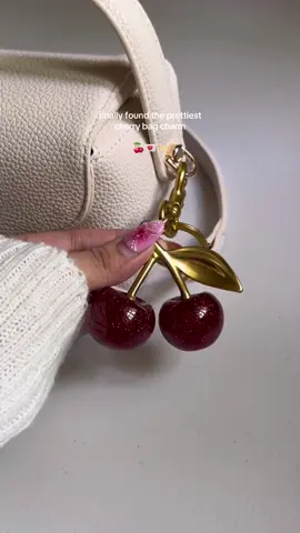 this bag charm is saurrr pretty! 🍒💋✨ #bag #bagcharm #charms #cherry #cherrykeychain #cherrycharm #fyp #trending #viral 