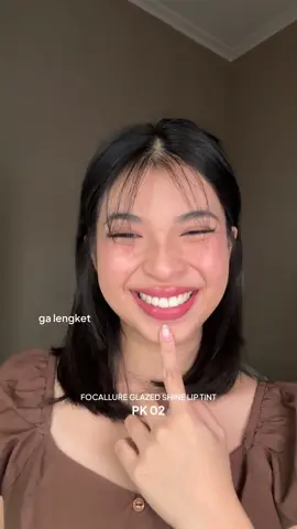 suka lip product finish glossy? tapi mau yang ada stainnya? kalian harus punya yang ini  #focallureid #transferproof #liptint 