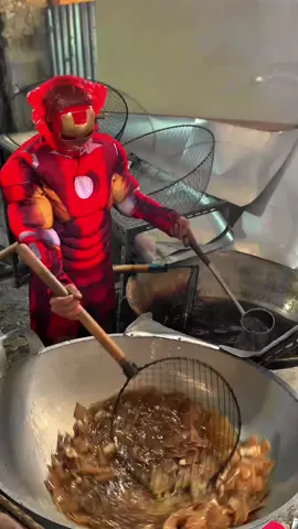 kenapa hiu cuci piring? yaudah lah biarin 