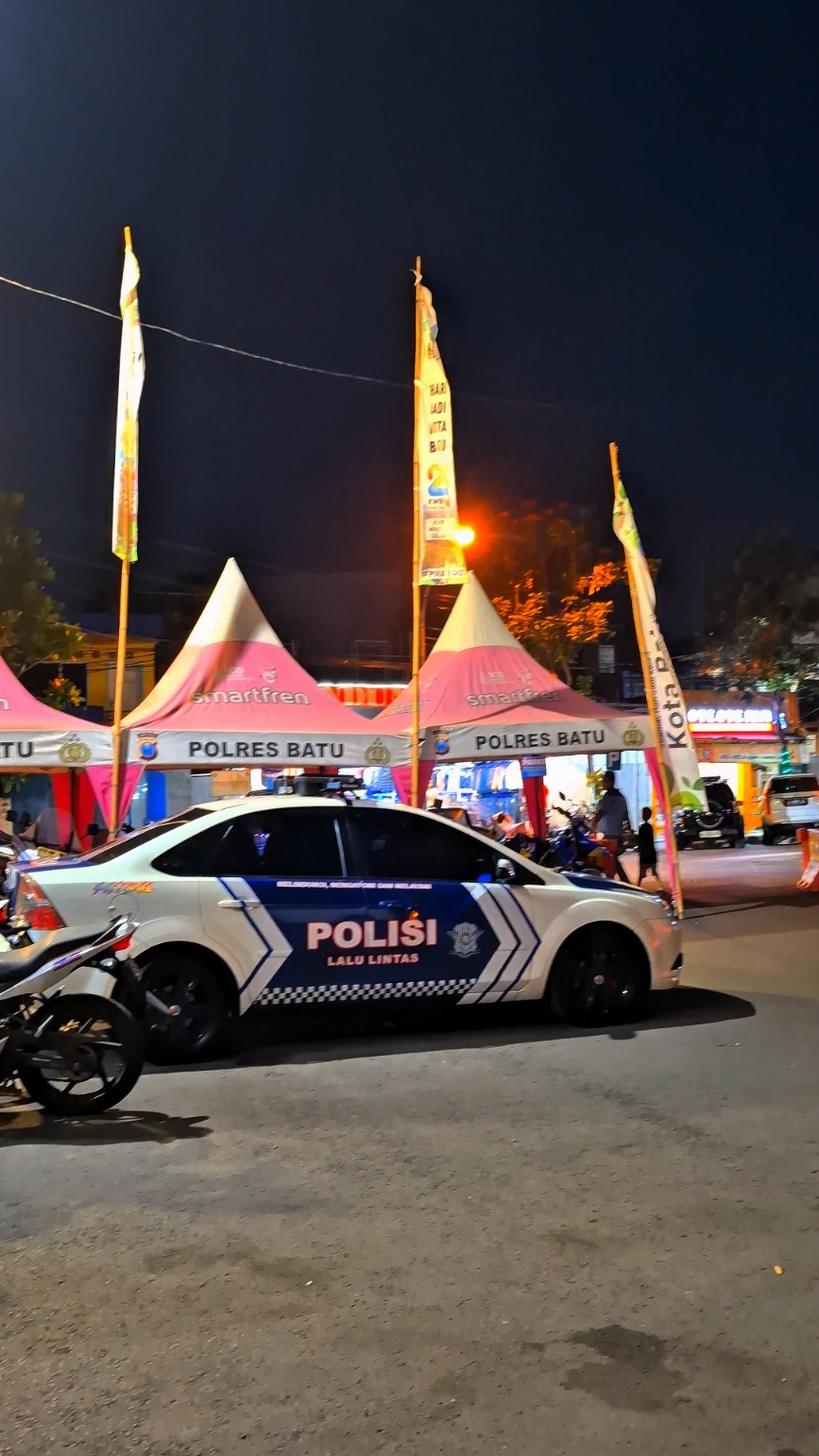 Sugeng dalu semua #polisi #polisiindonesia #polisibatu #mentahan #mentahanvideo #videomentahan #kotabatu #batu #kotawisatabatu #alunalunkotabatu #alunalunbatu #storywa #storyig 