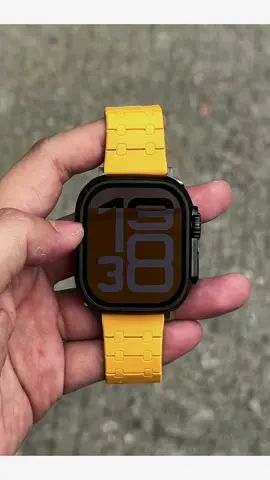 Best Magnetic band of 2024. Looks very stunning and classy. The magnets also work perfect and firmly secure the watch. #MagneticStrapFeature #WatchComfort #gym #workout #stylishstraps #magneticband #fyp #gift #fashiontiktok #StylishStraps #Easywear #ActiveWear 