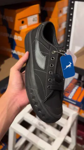 Siapa yang butuh Sepatu All Black?🤩 Compass Retrograde Low Triple Black ini #sepatucompass #compassretrograde #compassbandung #fyp 