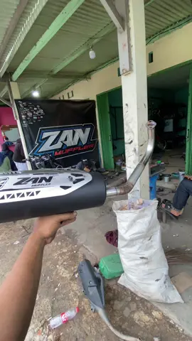 Tameng abiss#zanmuffler #pcx160ล้อ17แต่งสวย #vario150 #varioproper #vario #variomodifikasi #varionistyindonesia 