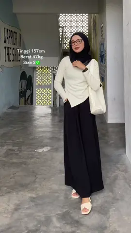 Elegan tetapi tidak mempesonakan, atasan klasik#bajuperempuan #outfit #beautifuldresses 