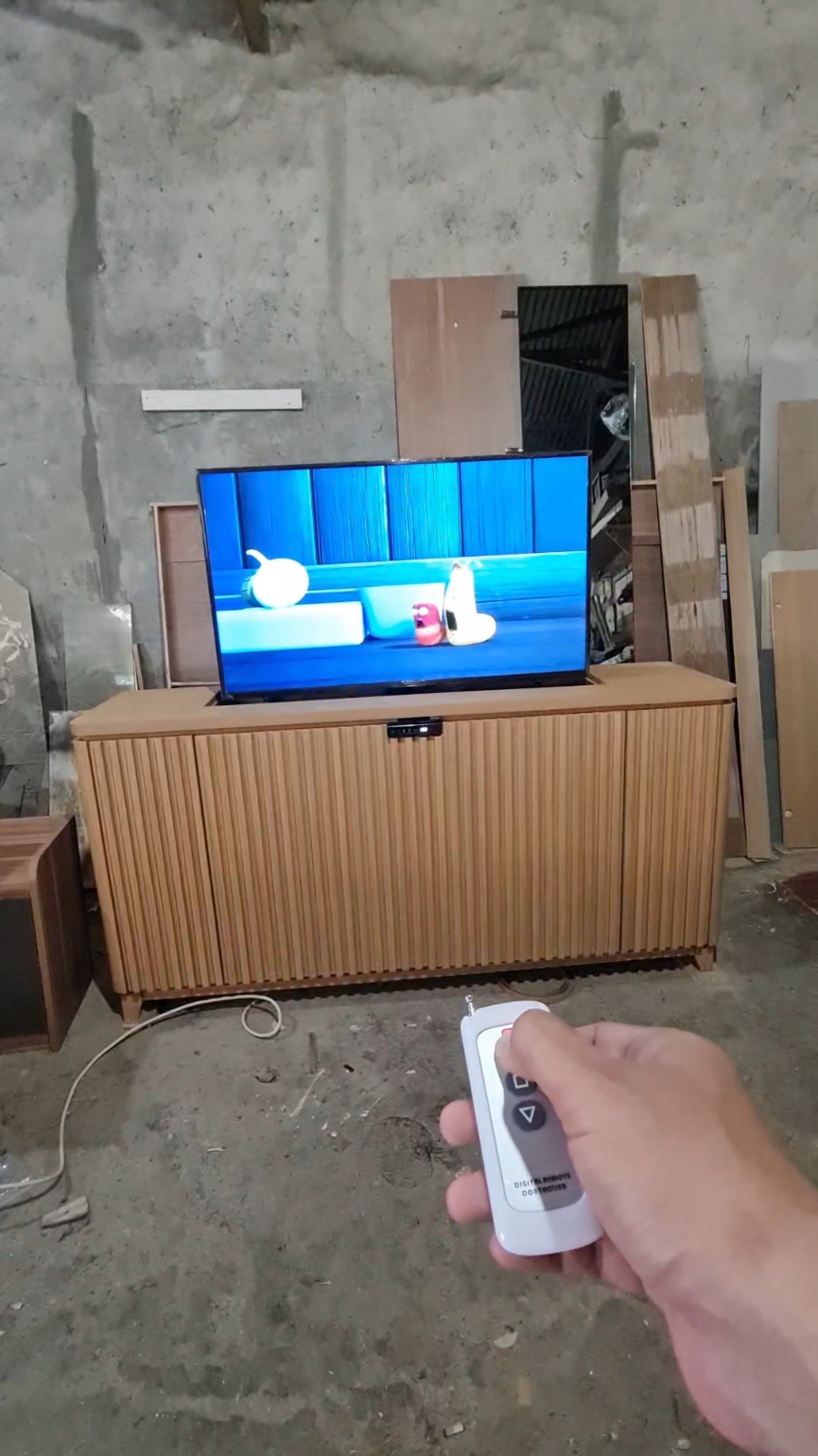 Instal mesin TV lift di cabinet meja TV custom. Ini pertama kami buat custom,mengikuti permintaan Client. Jadi untuk produksi dan setting nya butuh waktu yg cukup lama krna kami harus sesuaikan dengan konstruksi cabinet nya. Arthome Furniture Production Open Order :081212998841.📲 ⠀ ⠀ Furniture Berkualitas Dengan Harga Kekeluargaan.⠀ Harga per/m Mulai Rp.2.500.000,- ⠀ ⠀ - Kami mengutamakan kualitas dan kerapian  hasil akhir dari setiap project yg kami kerjakan ⠀ ⠀ ‌Bukan hanya sekedar memproduksi, kami juga akan memberikan beberapa ide & concept  untuk setiap Furniture yang akan dipesan. Supaya apa yang anda pesan bisa menyesuaikan dengan kebutuhan ruang dan keinginan anda. ⠀ ⠀ Dan dengan penjelasan yg detail dari setiap material yang kami gunakan. ⠀ ⠀ Spesifikasi Bahan Material :⠀ 🔴 Plywood 18.mm. ⠀ 🔴 Blockm0 fd iSikksooosoksksksiisoskskkelaminto 18.mm. 1q⠀ 🔴 Engsel SoftCloce. ⠀ 🔴 Rel double track.⠀ 🔴 Hidrolic Free Stop Sistem. ⠀ 🔴 Free Rak piring,⠀ 🔴 Rak botol atau Rak bumbu⠀ 🔴 Free Design sket awal. ⠀ ⠀ Product HPL yang kami gunakan : ⠀ 🔵 TACO HPL⠀ 🔵 Natural HPL⠀ 🔵 Homega HPL⠀ 🔵 Carta HPL⠀ 🔵 ( bisa custom HPL dgn merk tertentu, harga           mengikuti product tersebut)⠀ finishing akhir Laminate HPL ataupun Cat Duco.⠀ * Custom untueszk sisi-sisi pintu menggunakan list Almunium ataupun edging PVC. ⠀ ⠀ 🛠️ Untuk konsultasi mengenai detail harga dan bahan material mengenai produk kami, bisa langsung menghubungi chat ke contact kami berikut : ⠀ ⠀ 📲- 081212998841 ( wa ) ⠀ 📲 - 087887759191 ( wa )⠀ Atau kami juga bisa langsung survei ke lokasi anda. 🏠🛵⠀ Kunjungi Web juga Web kami : ⠀ ⠀ www.arthome-furniture.com ⠀ ⠀ #kitchenbsdcity#kitchenserpong#kitchenset#lemaribaju#interiorfurniture#furnitureapartemen#officefurniture#wardrobe#backdroptv#sofaminimalis#gadingserpong#bsdcity#tangsel#jakartaselatan#interiordesign#viral#interiordesign 