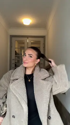love oversized coats 🧸🤎 #OOTD #fyp #foryoupage #coat #cozy #fashiontiktok #me #outfitinspo #outfitcheck #teddycoat 