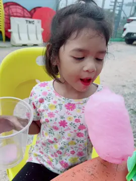 😅😅😅😅 rindu nk dengar omelan.. Allah S.W.T hadiahkn saya penguat semangat dan salah satu reason terkuat untuk kaki terus kuat melangkah..walaupun dugaan hebat melanda.. Semoga Allah S.W.T permudahkan segala dugaan dan dipenghujung cerita ade kebaikan dan kebahagiaan untuk semua orang..