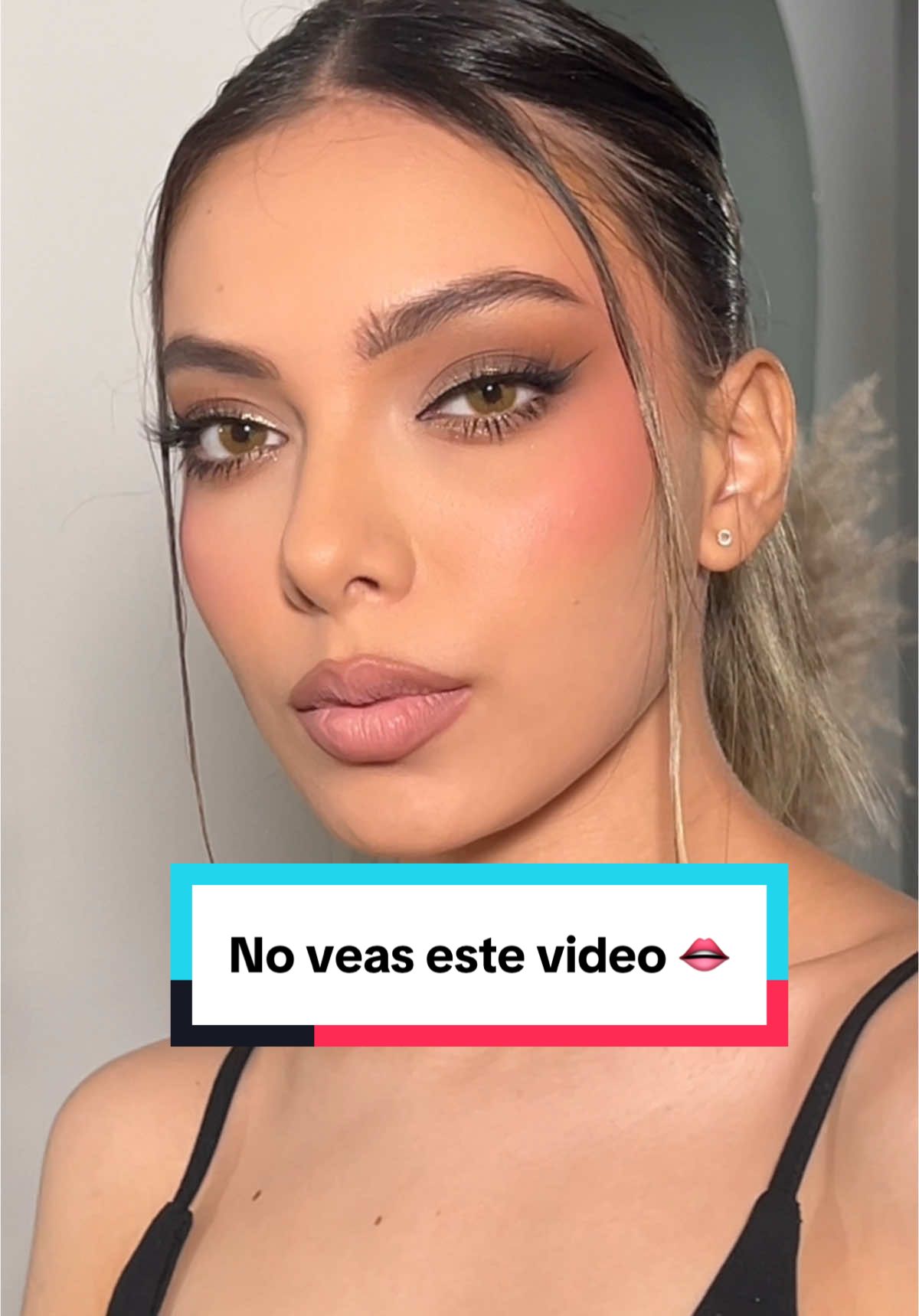NO DESLIZES MIRA ESTE LOOK ✨instagram:fiorellamua.ec 💘😍 #ecuador #ecuadortiktok #maquilladoraenguayaquil #tipsdemaquillaje #fyp #makeuptutorial #Recuerdos #maquillajesocialguayaquil #maquilladoraenguayaquil 