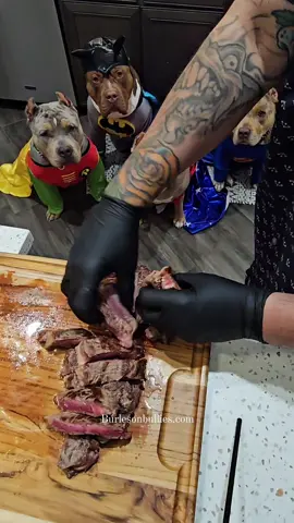 Dinner Time 🥩 🤤 🐾🐾 We Don't Find Homes for new Dogs...We Match Perfect Homes for Perfect Pups 😊 www.Burlesonbullies.com 🐾🐾 #BurlesonBullies #GotTex #FckSloppy #GotBurleson 