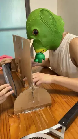 Invite your friends to watch the reaching out challenge and the leg stretching challenge #fungame #funnytiktok #funnyvideos #foryou #guanbue68 