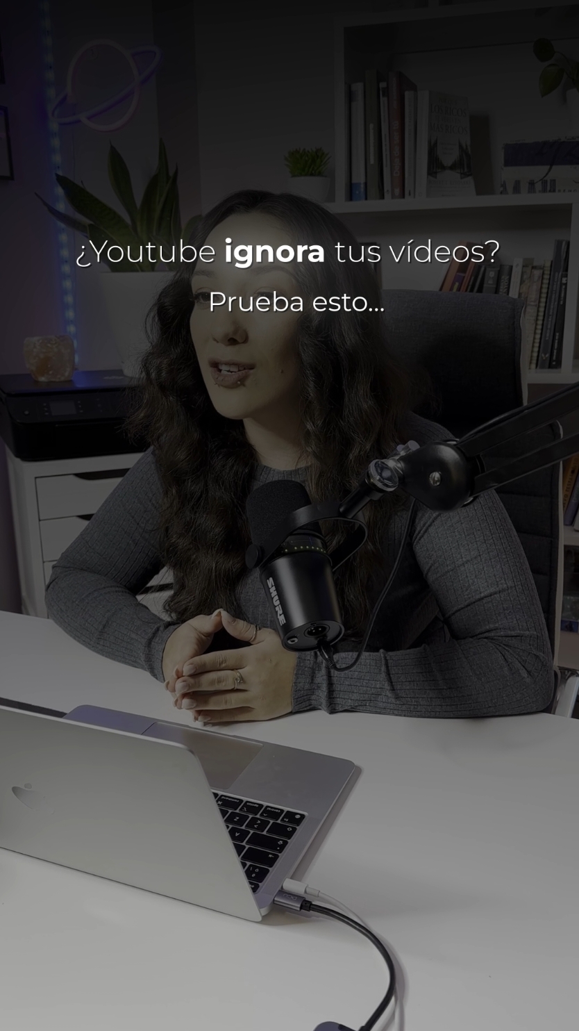 Te la explico en la descripción ⬇️ Utiliza esta técnica y generarás más tráfico a tu canal de YouTube ,te cuento mi secreto🤫 👉🏻 Mis videos en YouTube cumplen con la técnica en embudo ⬇️ La técnica embudo se basa en captar personas en redes sociales, más masivas, como por ejemplo, TikTok e Instagram para redirigir a las personas hacia tu canal de YouTube o tu podcast. 👉🏻 Después en mi canal de YouTube he puesto en pantallas finales y en tarjetas estos vídeos de mi canal. ¿Conocías esta técnica para aumentar el trafico a tu canal de YouTube?  Te leo en los comentarios 👀 Si te ha sido útil no olvides guardar este pots 😉 #youtube #youtubetips #automatizaciondeyoutube #marifuentes #rrss #canaldeyoutube #youtubeautomation 