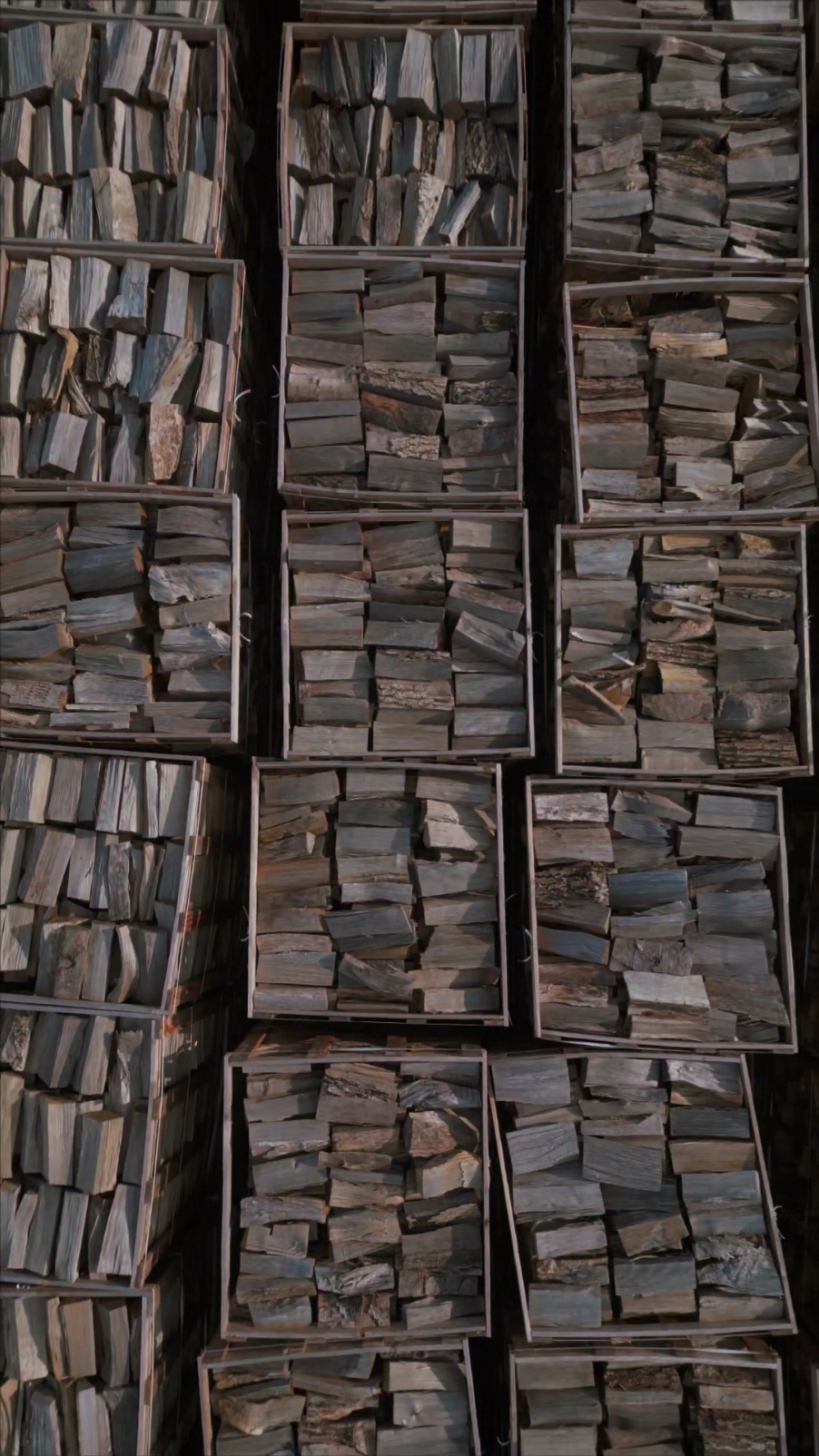 Box de bois de chauffage, bois dur en livraison dans le Nord et par camion dans tout la France  🇫🇷🌳 #chthibois #boisdechauffage #livraison #energie #agri #production #travail #hazebrouck #nature #wood