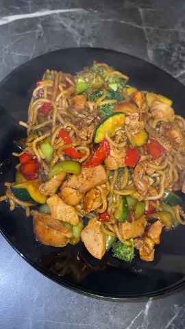 Snel, makkelijk en lekker ❤️ #wok #makkelijkerecepten #avondeten #avondeteninspiratie #DinnerIdeas #easydinner #foryou #fy #fyp #foryoupage #fyppp #FoodTok 