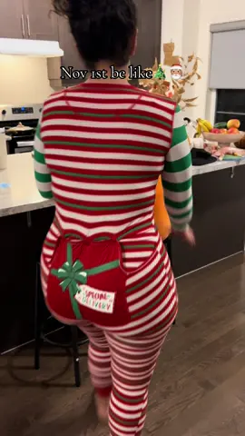 November 1st be like 🎄🎅🏽 #christmas #christmastiktok #christmasdecor #christmastime #christmasseason #fyp #family #familygoals 